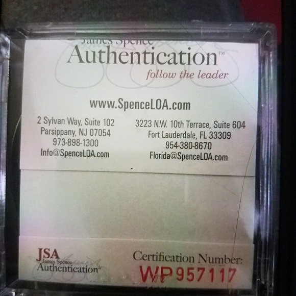 2 signed pucks - Picture 1 of 3